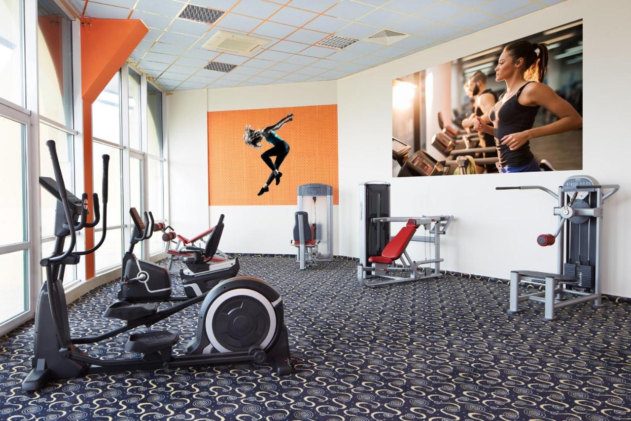 Planeta Hotel & Aquapark Free Beach Access ซันนีบีช ภายนอก รูปภาพ A typical gym