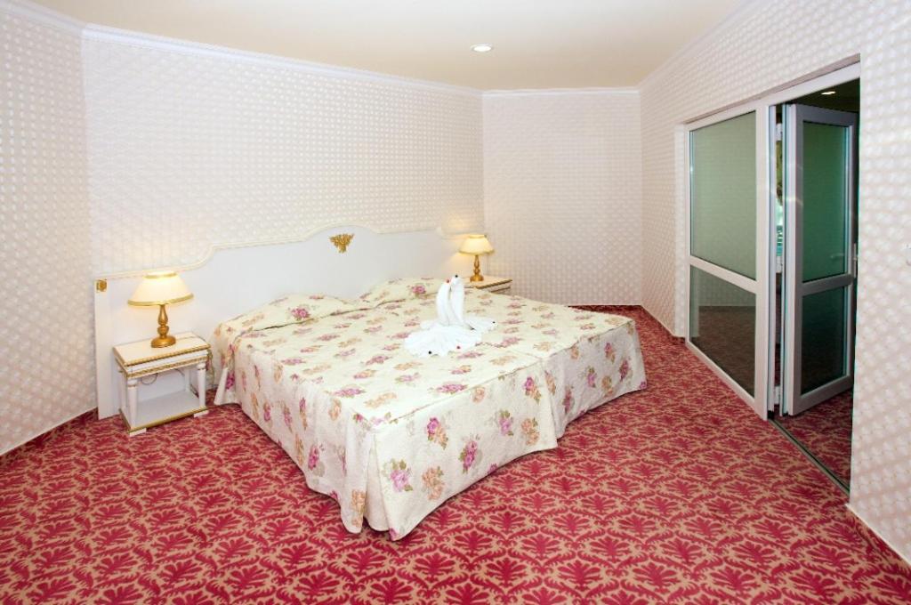 Planeta Hotel & Aquapark Free Beach Access ซันนีบีช ภายนอก รูปภาพ A room at the hotel