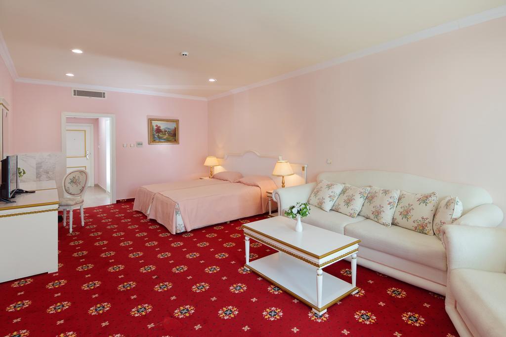 Planeta Hotel & Aquapark Free Beach Access ซันนีบีช ภายนอก รูปภาพ A room at the hotel
