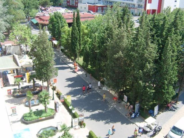 Planeta Hotel & Aquapark Free Beach Access ซันนีบีช ภายนอก รูปภาพ The main square of the town