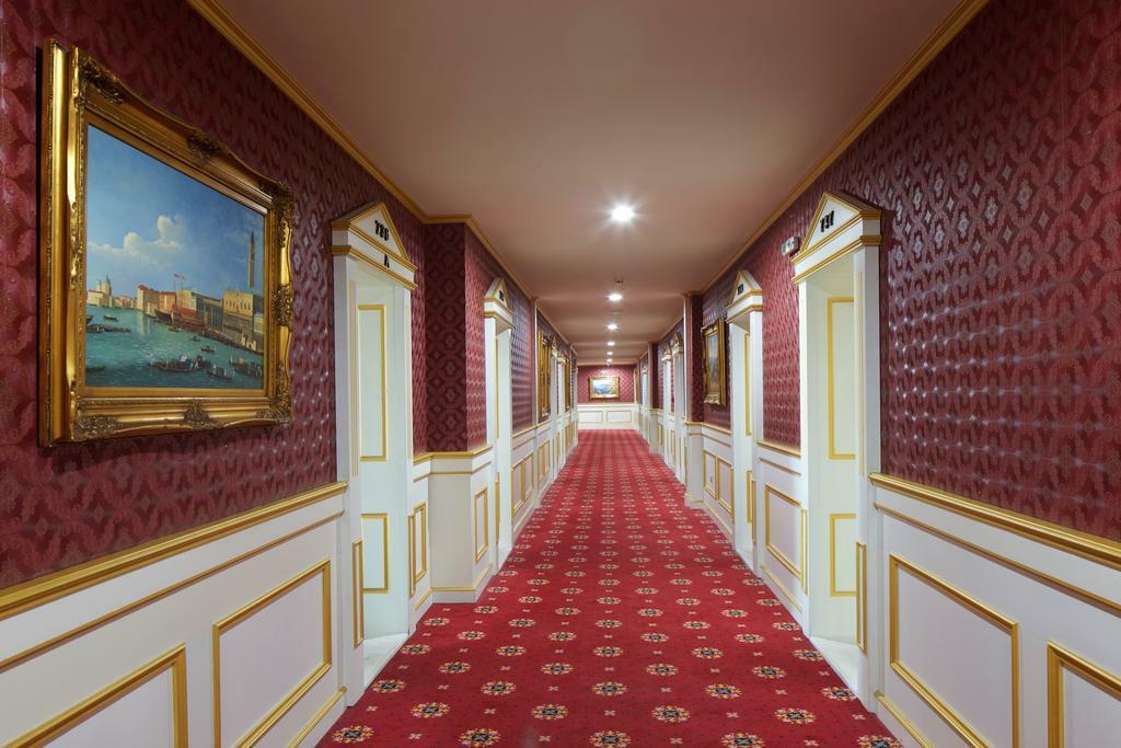 Planeta Hotel & Aquapark Free Beach Access ซันนีบีช ภายนอก รูปภาพ A corridor